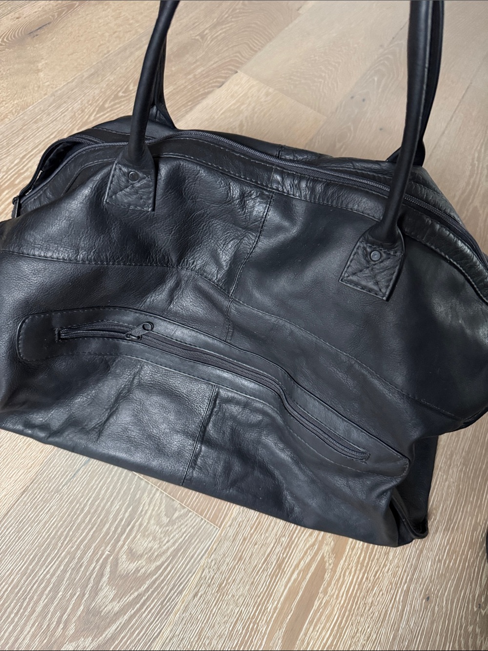 Classic Black Leather Duffel Bag with Front Zip Pocket